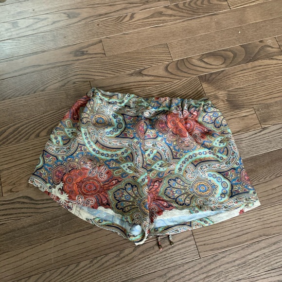 Never worn shorts - Picture 2 of 2